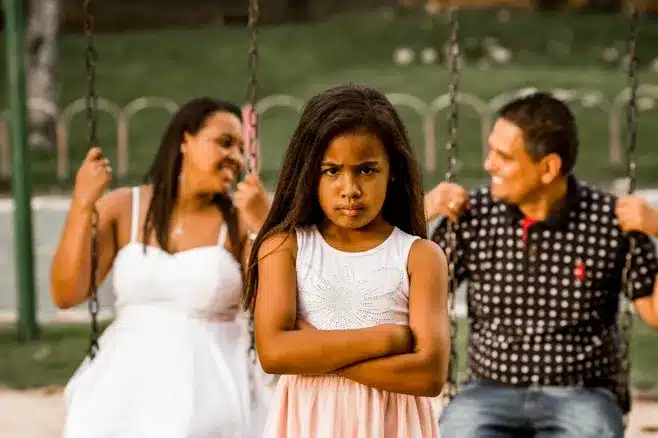1. ¿Es normal que mi hijo/a tenga cambios de humor frecuentes durante la adolescencia?