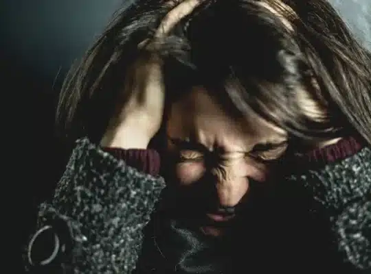 5. ¿Debería hablar con mi pareja sobre la situación con mi suegra?