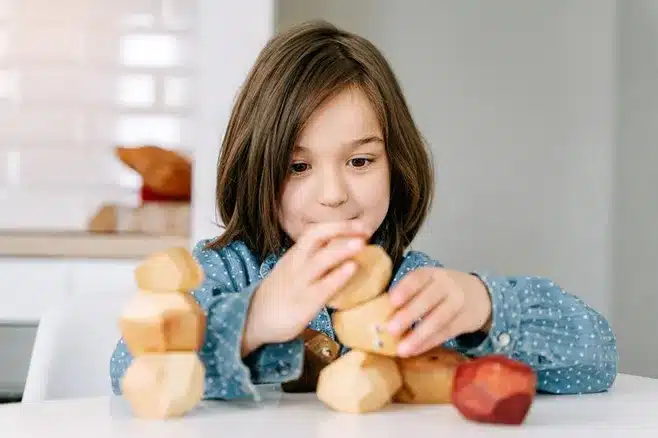 2. ¿Cuál es el enfoque principal de la pedagogía Montessori?
