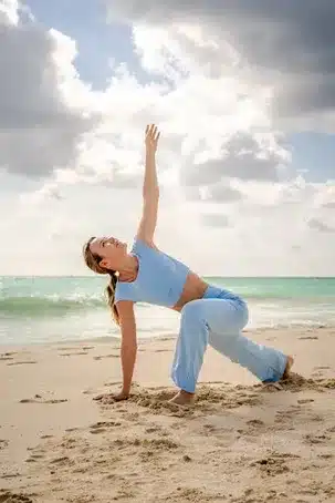 3. Practica la meditación o el yoga