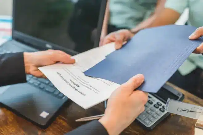 4. ¿Hay programas de asistencia financiera disponibles para la terapia hormonal?