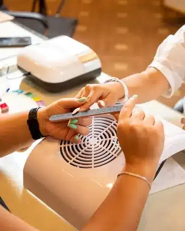 4. ¿Puedo recibir tratamiento de photon terapia si tengo implantes o prótesis?
