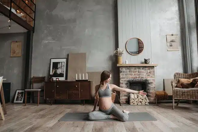 A. Intentar meditar con expectativas poco realistas