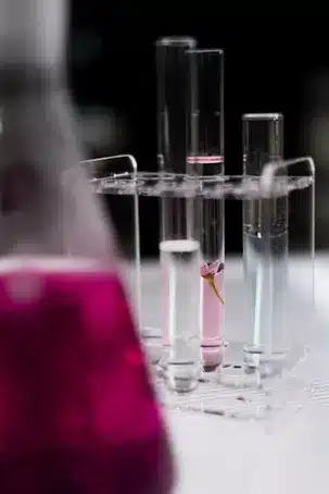 B. Dilución y potenciación