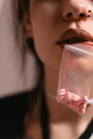 B. En la sociedad y la medicina moderna