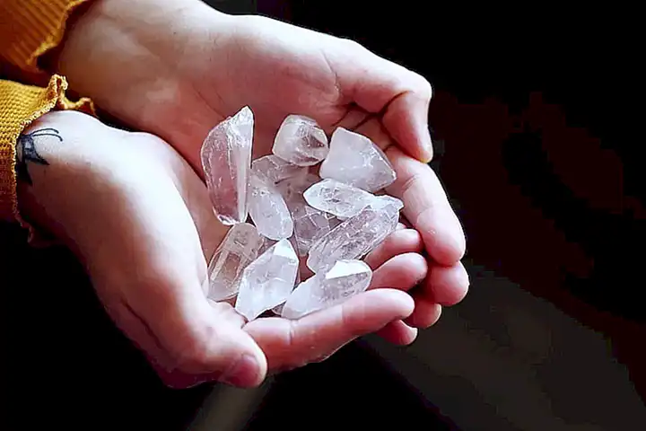 C. Beneficios espirituales y de conexión interna del Reiki