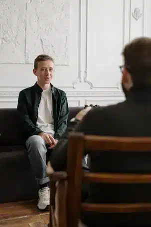 5. ¿Cuándo debo buscar apoyo profesional para mi hijo/a durante la adolescencia?