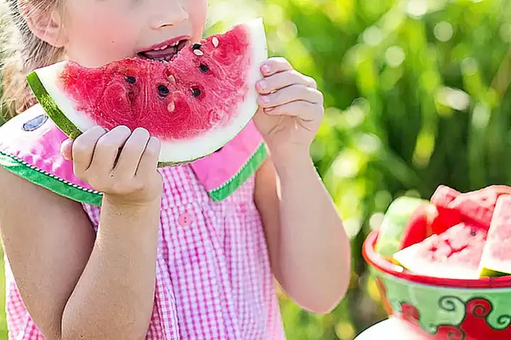 Come alimentos frescos y variados