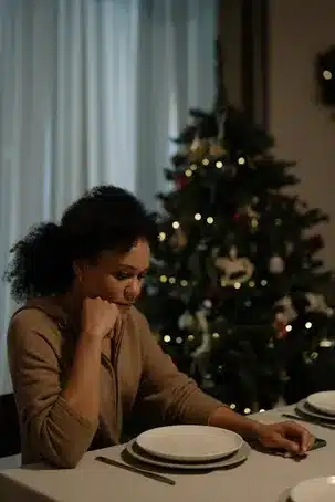 ¿Cómo puedo superar la tristeza durante las festividades navideñas?