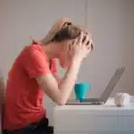 Consejos para manejar ansiedad y estrés por dispositivos electrónicos