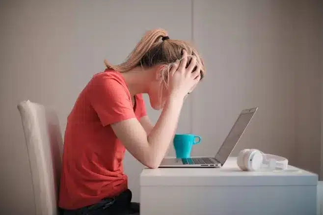 3. ¿Qué problemas de salud pueden surgir por un uso excesivo de dispositivos electrónicos?