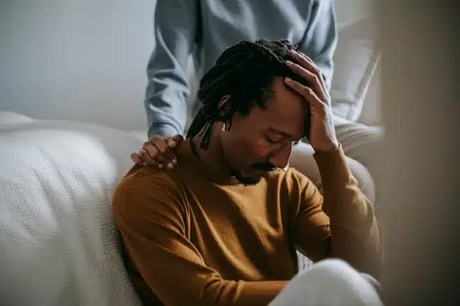 Imágenes de decepción y tristeza en el amor