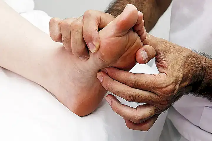 IV. Técnicas de reflexología para aliviar síntomas de enfermedades renales