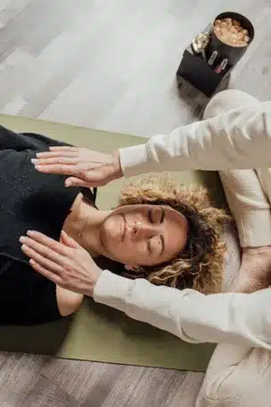 La evolución histórica y el contexto del Reiki como terapia complementaria