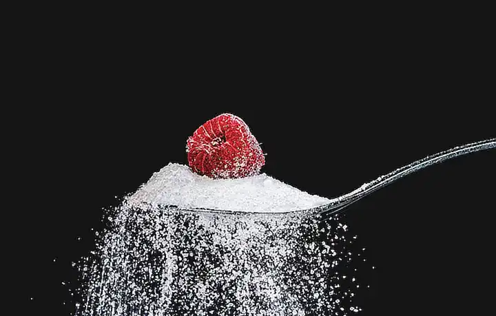 Limita el consumo de azúcares y grasas