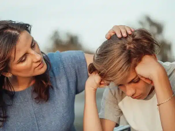 Ofrecer apoyo emocional y escucha activa a los empleados.