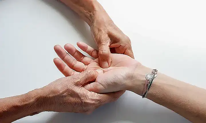 Realiza masajes en los músculos