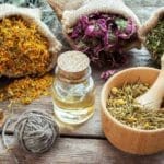 Riesgos y contraindicaciones en la naturopatía: lo que debes saber